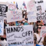 全球民众游行抗议特朗普 纷纷举牌“住手-博彩社区-博彩论坛